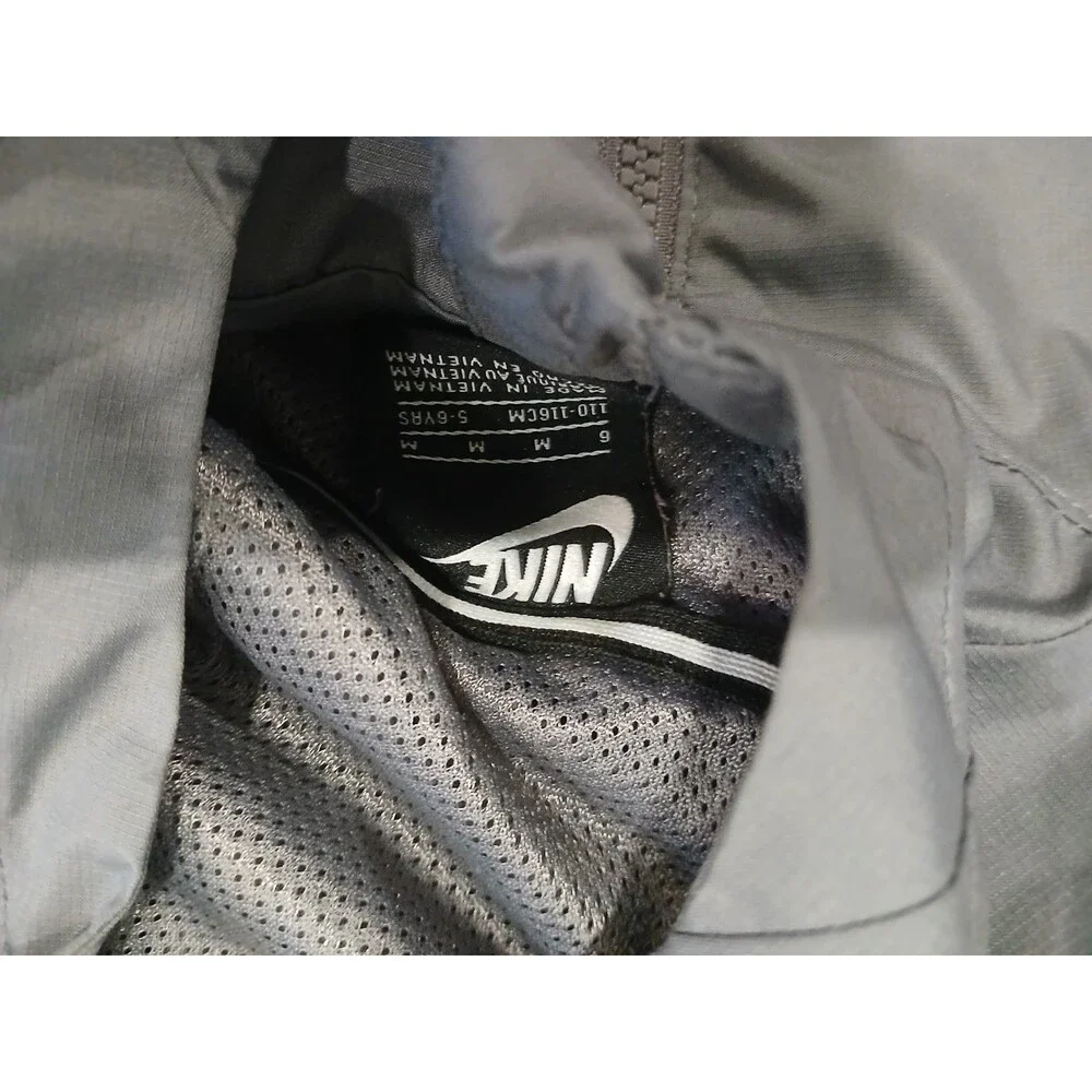 Nike Windrunner Boys Gray Hooded Windbreaker Jacket Size M (5-6Y) Mesh Lined